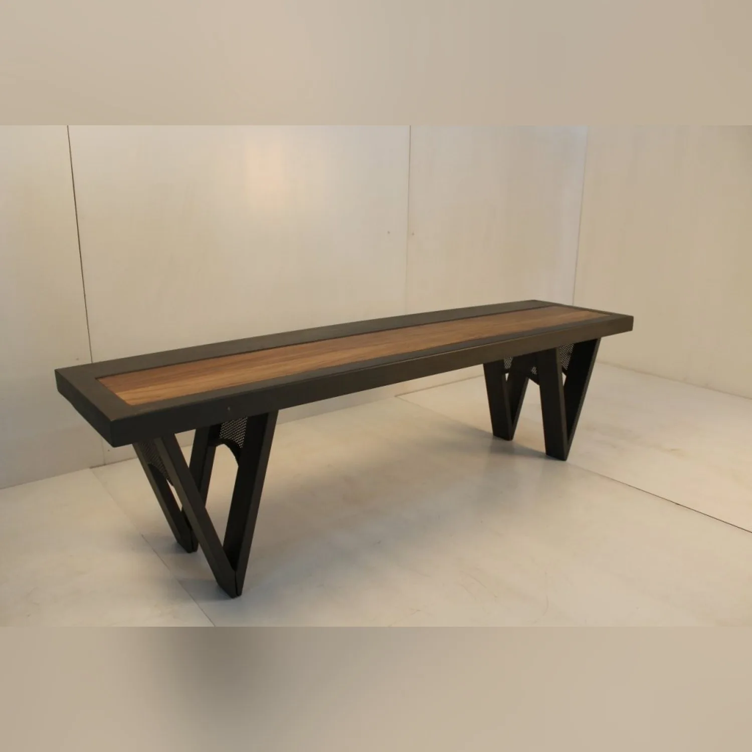 Pawan Bench (1015)