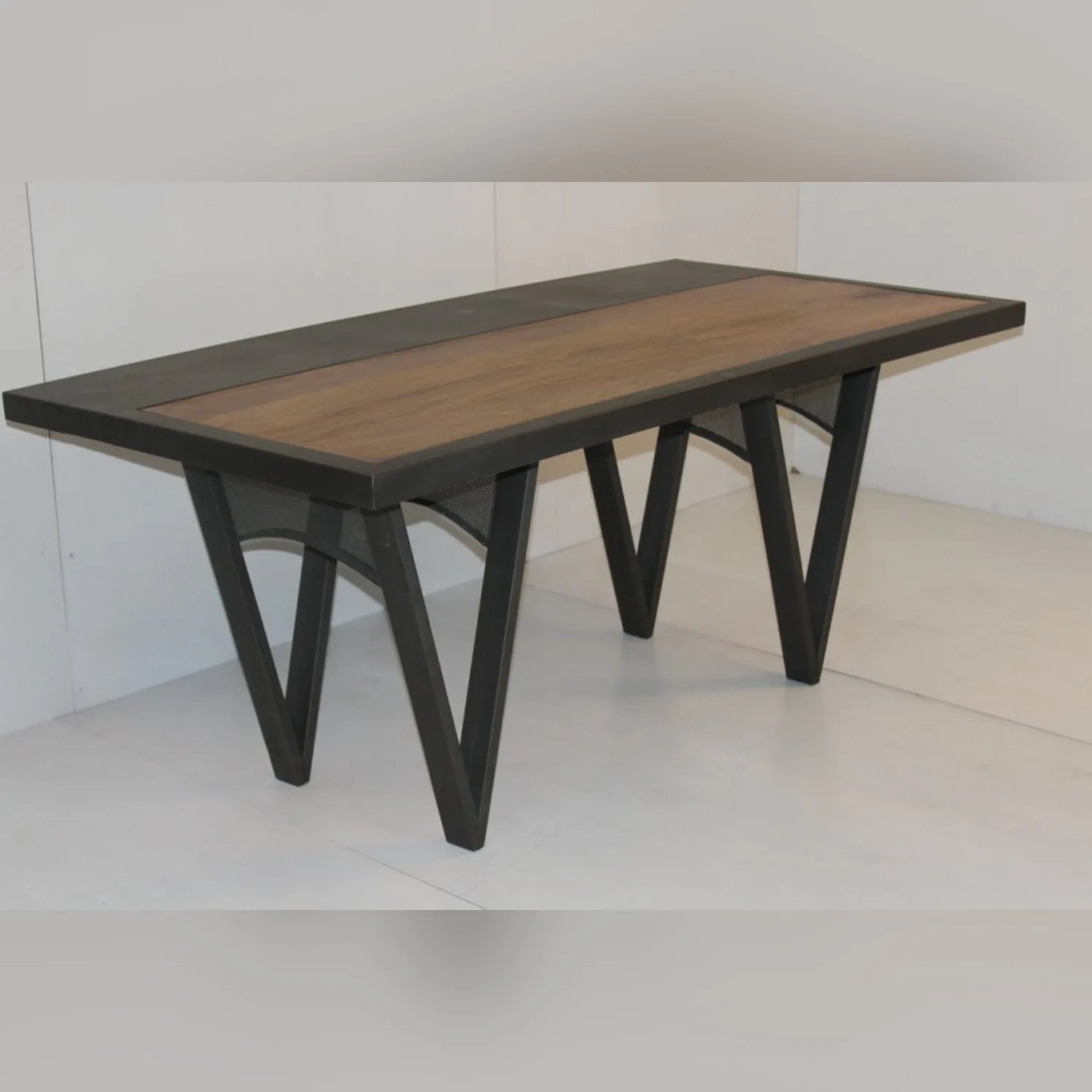 Pawan Dining Table (1013)