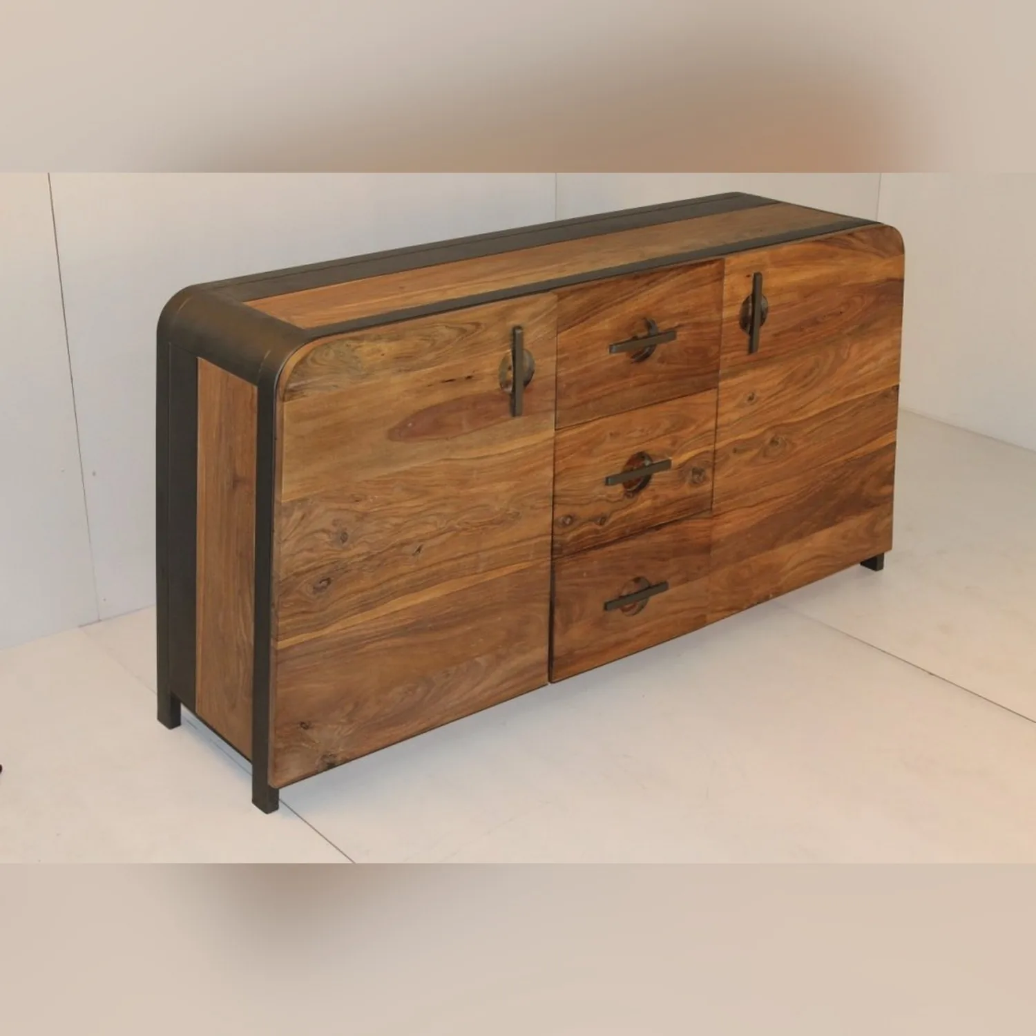 Pawan Side Board (1020)